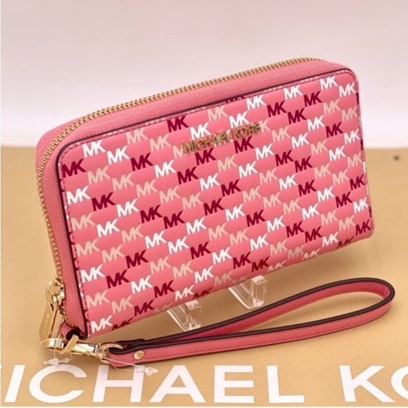 Michael Kors Jet Set Travel Flat Phone Case
Wallet Wristlet - Picture 9 of 10